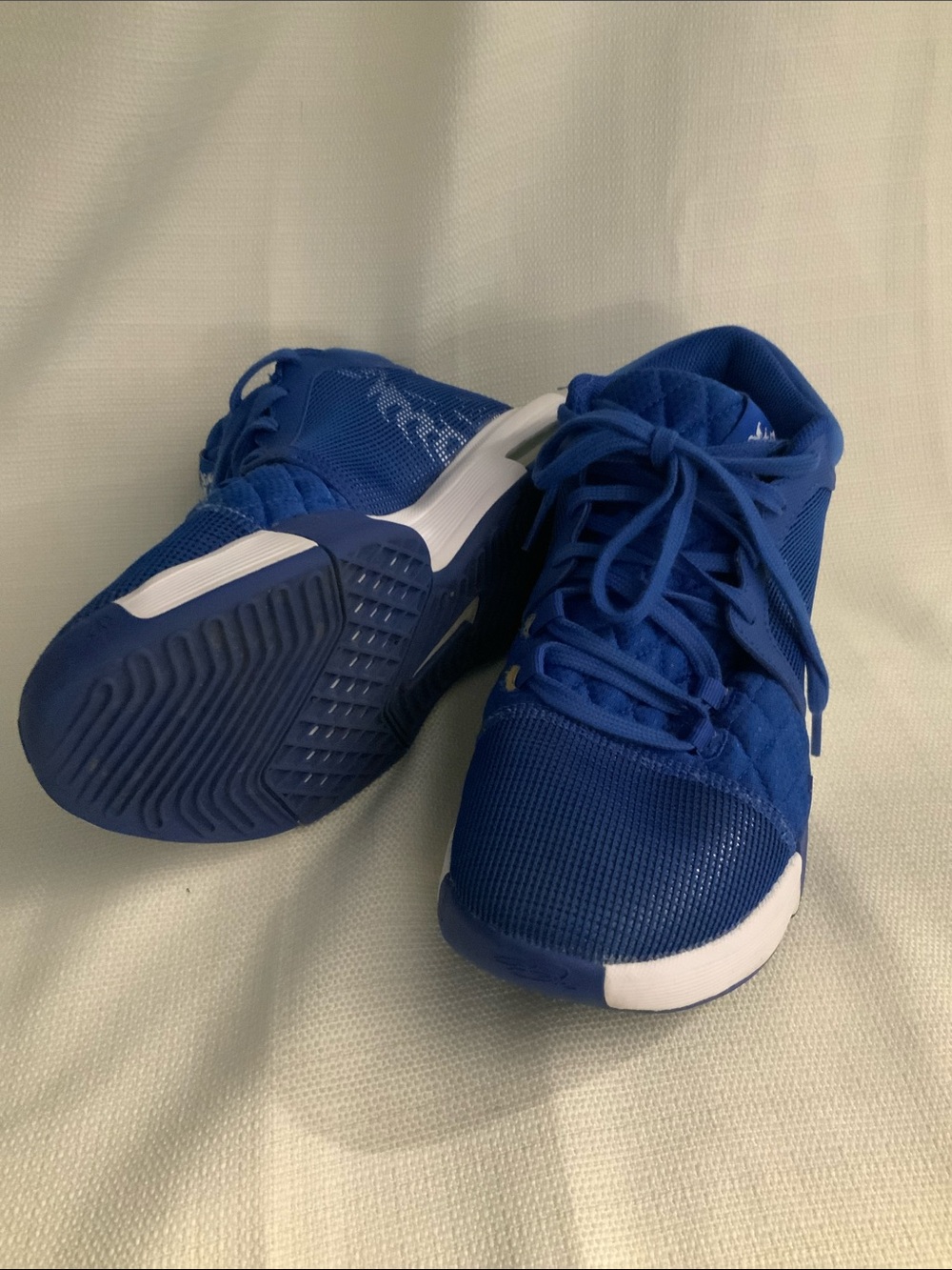 Nike Lebron Witness 8 unisex basketball Sneakers. Sz. 8.5. Womens 10.